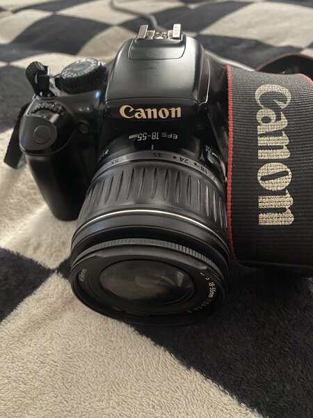 Vand aparat foto Canon EOS 1100 D